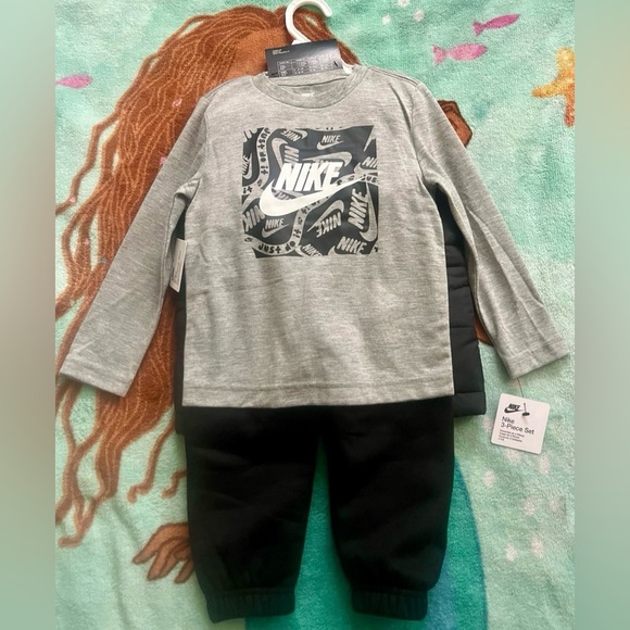 Nike toddler boy 3 piece set (2T) NWT  *PRICE IS FIRM* - Picture 2 of 4
